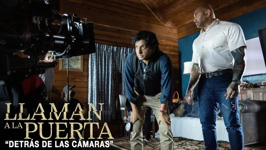 Видео к фильму Стук в хижине | Detr&aacute;s de las c&aacute;maras [VOSE]