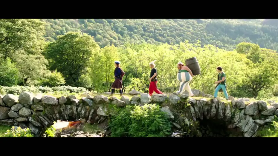 Видео к фильму Астерикс и Обеликс в Британии | ASTERIX ET OBELIX : AU SERVICE DE SA MAJESTE - Teaser 2 VF