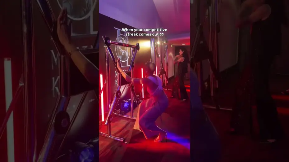 Видео к фильму Мортал Комбат 2 | Some serious skills from Adeline Rudolph & Tati Gabrielle at the MORTAL KOMBAT II European Fan Event