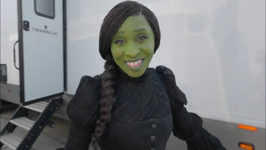Видео к фильму Злая: Часть первая | Wicked | Featurette: Una settimana sul set con Cynthia