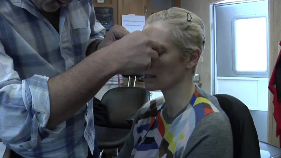 Видео к фильму Сквозь снег | Tilda Swinton & The Making of Minister Mason