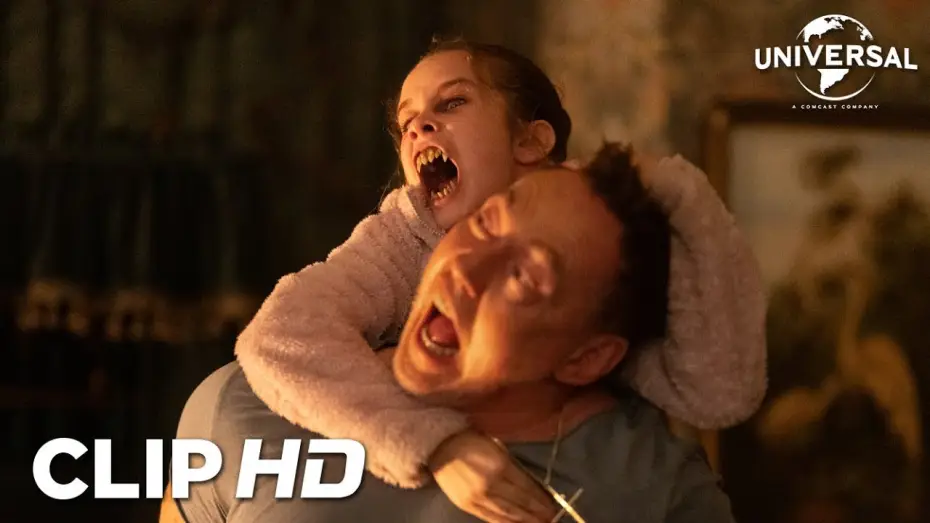Видео к фильму Эбигейл | Clip- Abigail ataca a sus secuestradores
