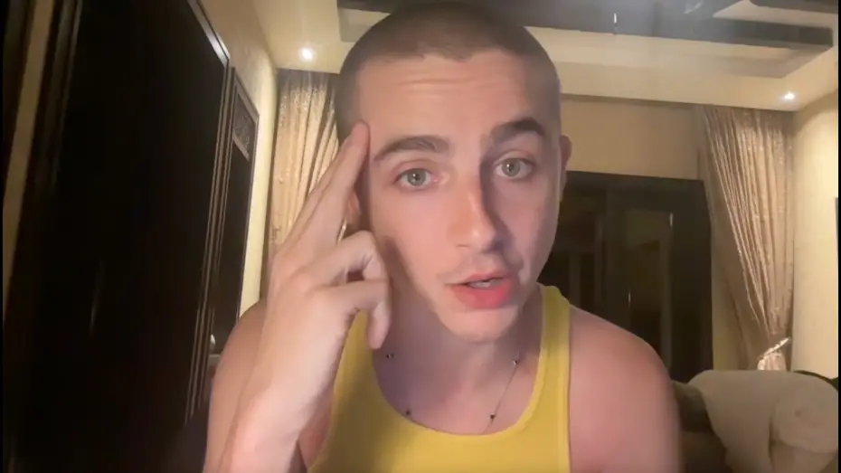 Видео к фильму Марти Великолепный | Timothee_Chalamet_internal_brand_marketing_meeting_MartySupreme_11.08.2025.mp4