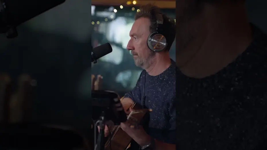 Видео к фильму Это хит! — The Carney touch. Learn how John Carney and Gary Clark created "How to Write a Song Without You."
