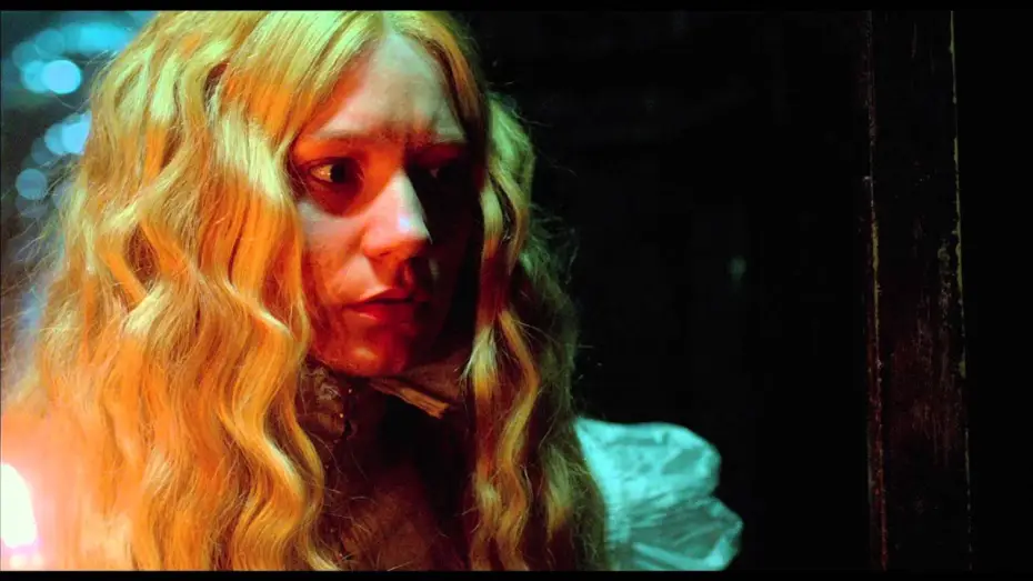 Видео к фильму Багровый пик | Edith Sees A Ghost