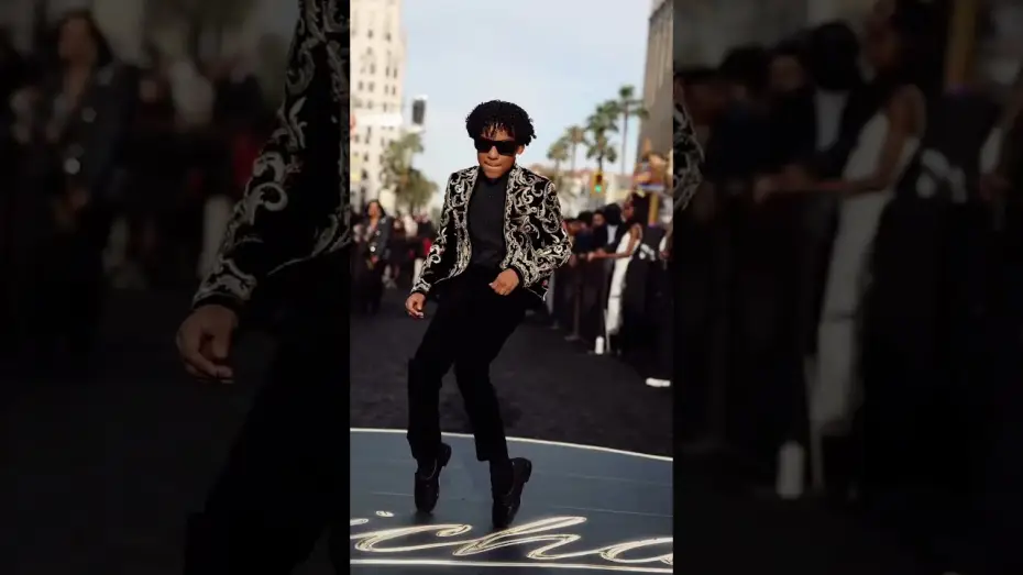 Видео к фильму Майкл | Juliano Valdi at the Los Angeles premiere