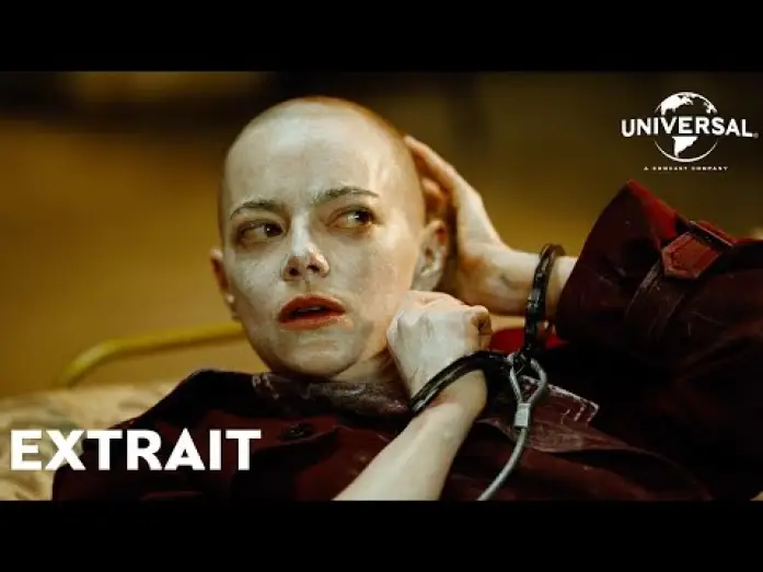 Видео к фильму Бугония | BUGONIA - Extrait "Michelle se r&eacute;veille avec le cr&acirc;ne ras&eacute;" VOST [Actuellement au cin&eacute;ma]