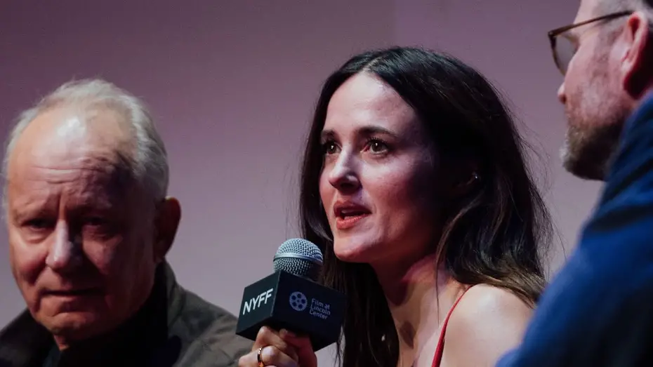 Видео к фильму Сентиментальная ценность | Joachim Trier, Renate Reinsve, Elle Fanning, Stellan Skarsg&aring;rd & More on Sentimental Value