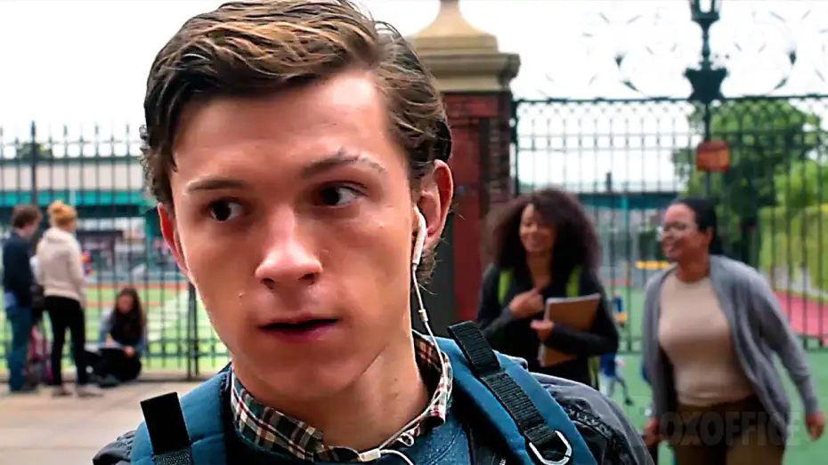 Видео к фильму Человек-паук: Возвращение домой | Le premier jour de Peter Parker &agrave; l'&eacute;cole | Spider-Man: Homecoming | Extrait VF