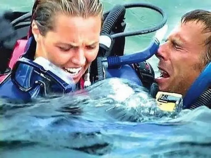 Видео к фильму Открытое море | OPEN WATER (Trailer espa&ntilde;ol)