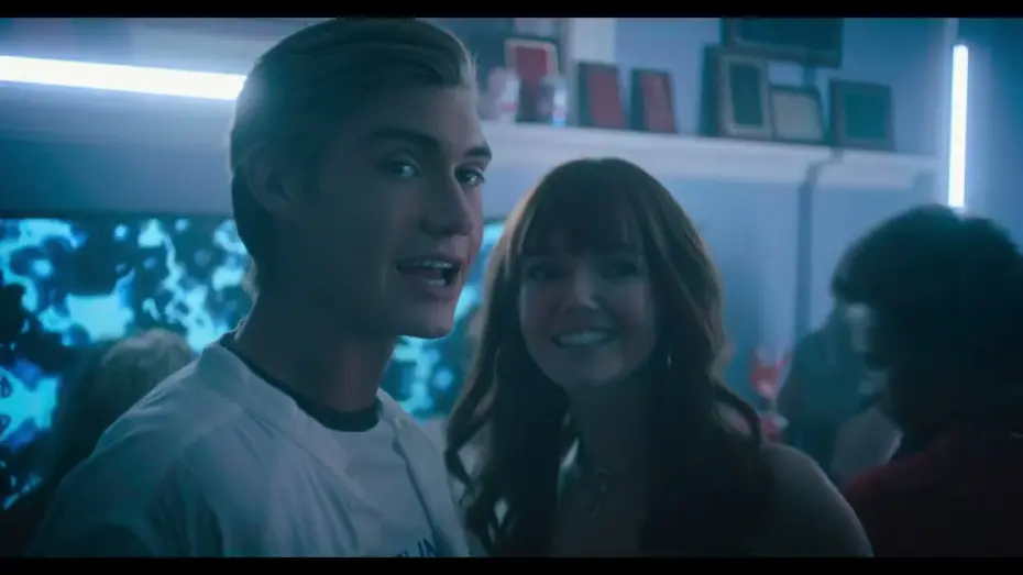 Видео к фильму Эксплуатируемый | Official Trailer