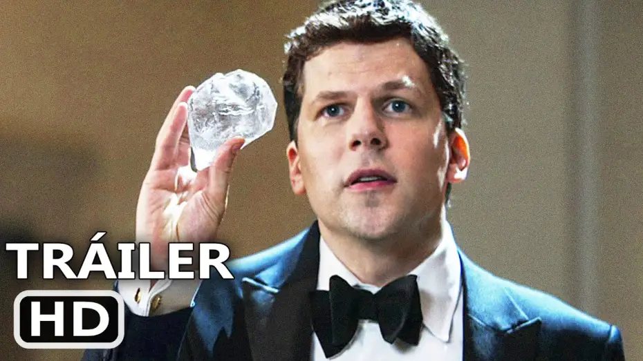 Видео к фильму Иллюзия обмана 3 | AHORA ME VES 3 Tr&aacute;iler Espa&ntilde;ol (2025) Jesse Eisenberg, Woody Harrelson