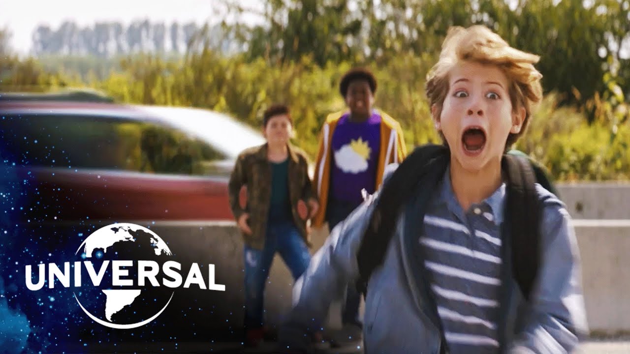 Видео к фильму Хорошие мальчики | Running Through Freeway Traffic