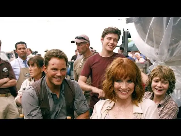 Видео к фильму Мир Юрского периода | Jurassic World / Featurette "Bienvenue &agrave; Jurassic World"