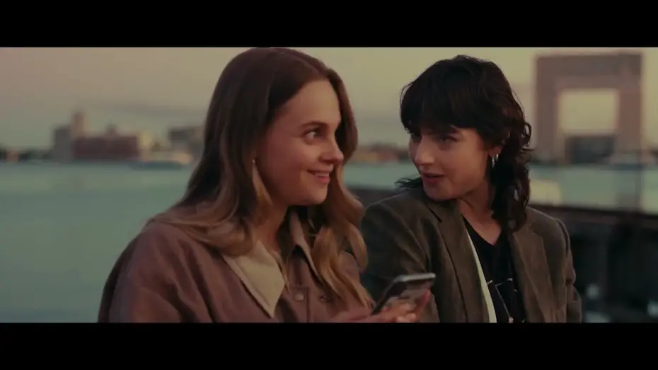 Видео к фильму Все оттенки красного | Фильм; Все оттенки красного &mdash; Русский трейлер (2025)