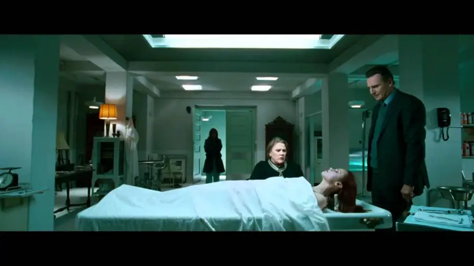 Видео к фильму Жизнь за гранью | Exklusiv: After.Life Trailer Deutsch