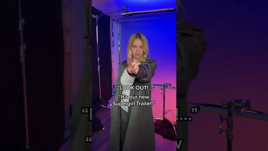 Видео к фильму Супергёрл | Must be a greeting she picked up on another planet.