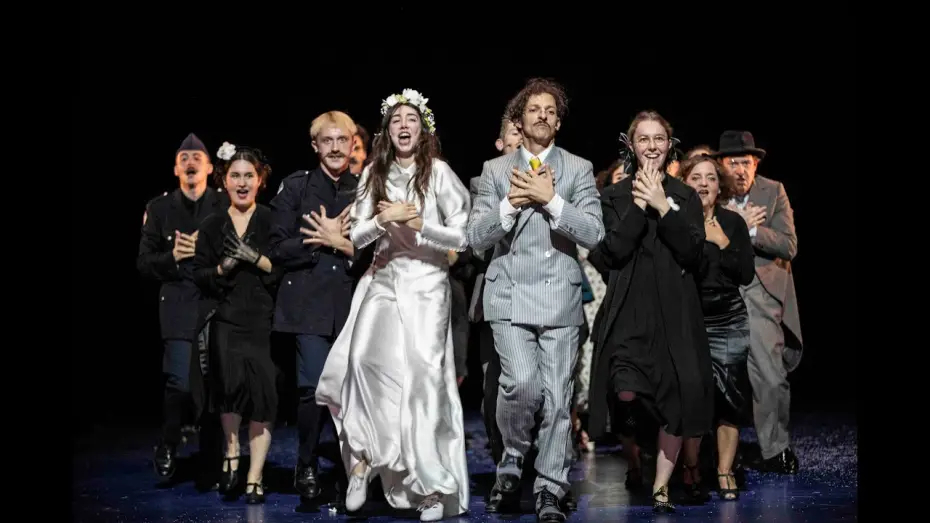 Видео к фильму Un chapeau de paille d'Italie | Porte Saint-Martin | Un chapeau de paille d'Italie [2023]