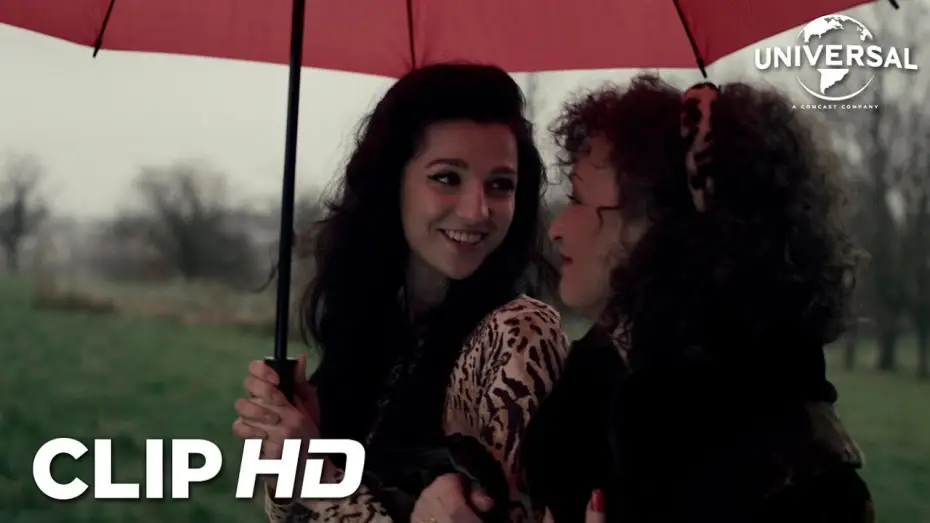 Видео к фильму Возвращаюсь к нормальной жизни | Clip - Amy y su abuela pasean por el parque