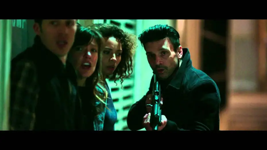 Видео к фильму Судная ночь 2 | American Nightmare 2: Anarchy / Extrait 3 VF &laquo;Raccourci en ville&raquo; [Au cin&eacute;ma le 23 juillet]