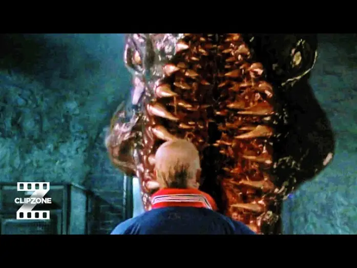 Видео к фильму Ловец снов | Final Alien Showdown