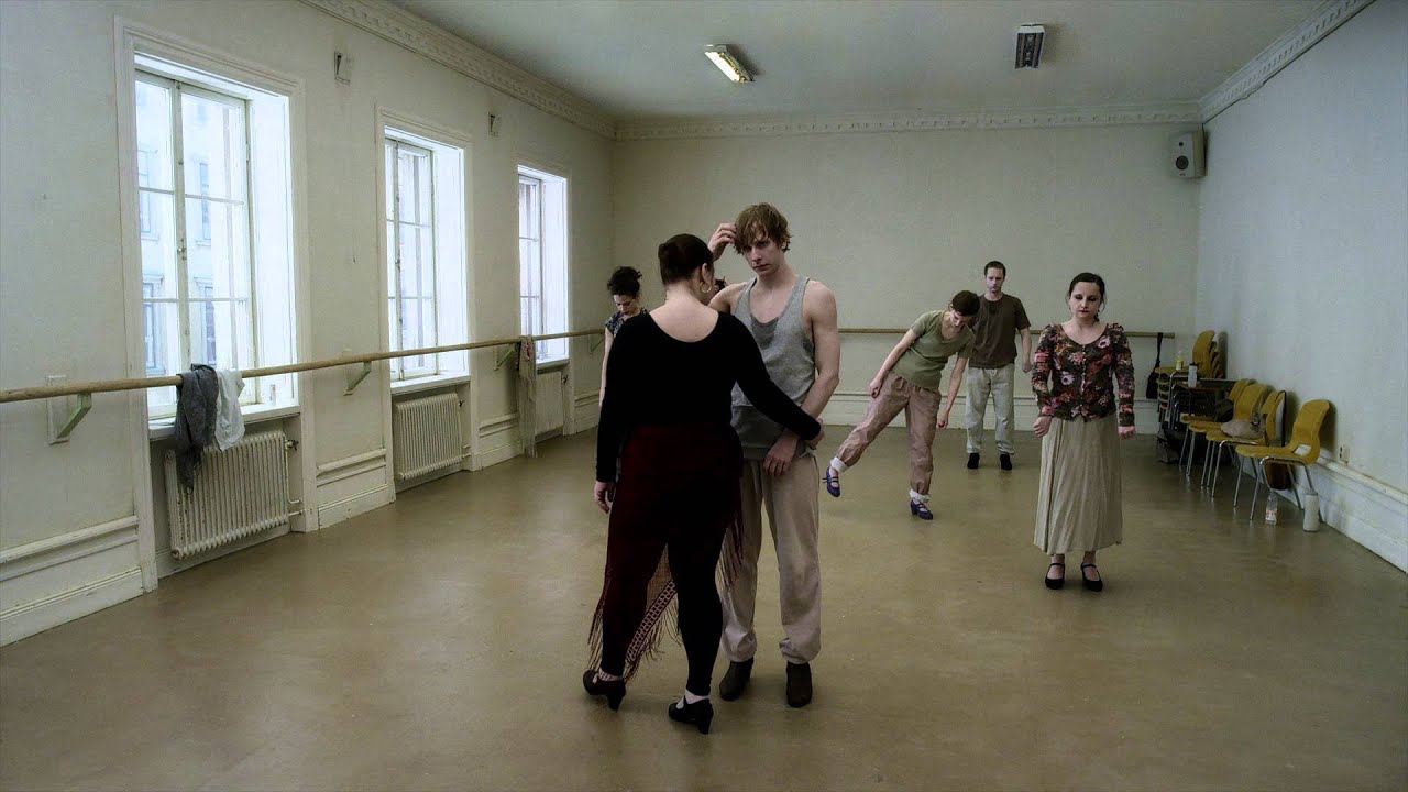 Видео к фильму Голубь сидел на ветке, размышляя о бытии | Голубь сидел на ветке, размышляя о бытии - Trailer