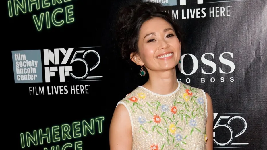Видео к фильму Врождённый порок | NYFF52 "Inherent Vice" Red Carpet | Hong Chau