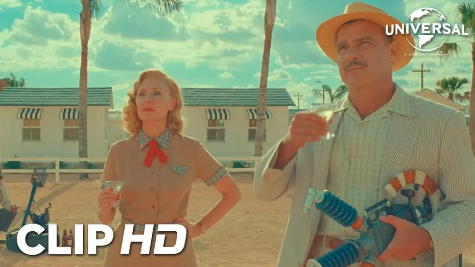 Видео к фильму Город астероидов — Clip - ¿Estás casada?