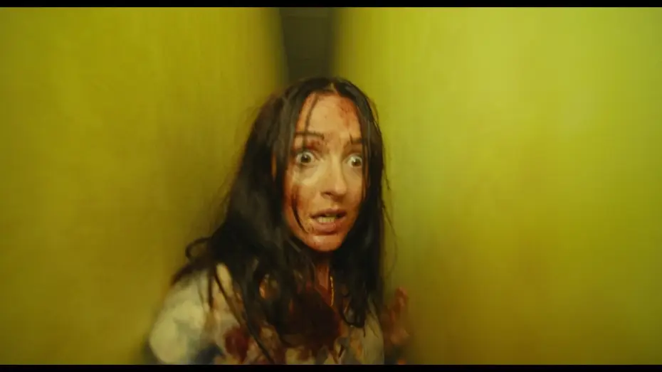 Видео к фильму Закулисье реальности | Backrooms, de Kane Parsons | Tr&aacute;iler Espa&ntilde;ol | Estreno el 5 de junio de 2026