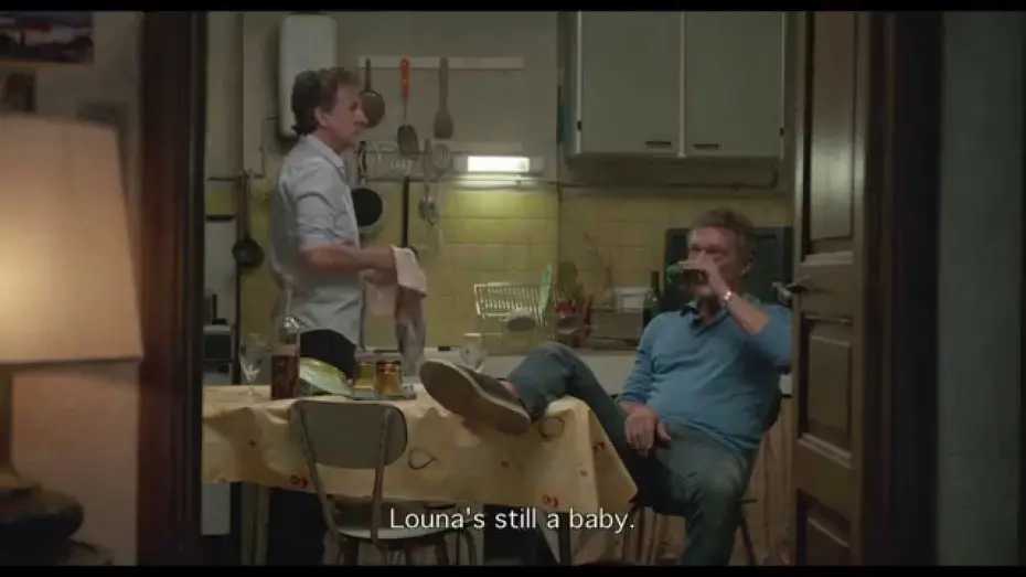 Видео к фильму Этот неловкий момент | Un moment d'&eacute;garement (2015) - Trailer (Eng Subs)