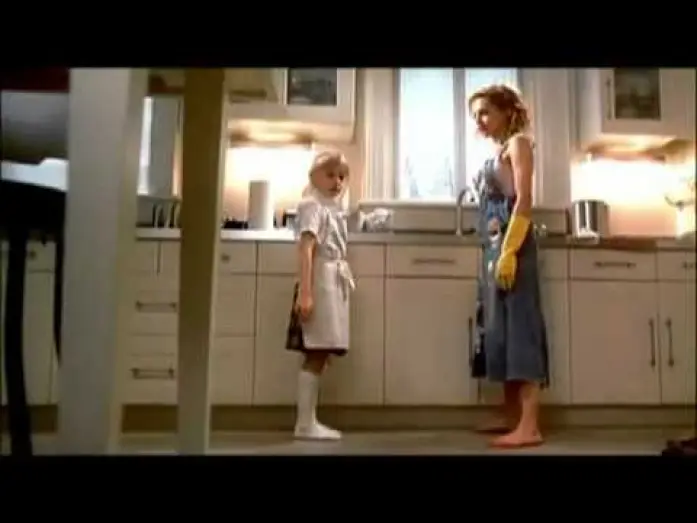 Видео к фильму Городские девчонки | Uptown Girls   Eine Zicke kommt selten allein HQ Trailer 2003) 2