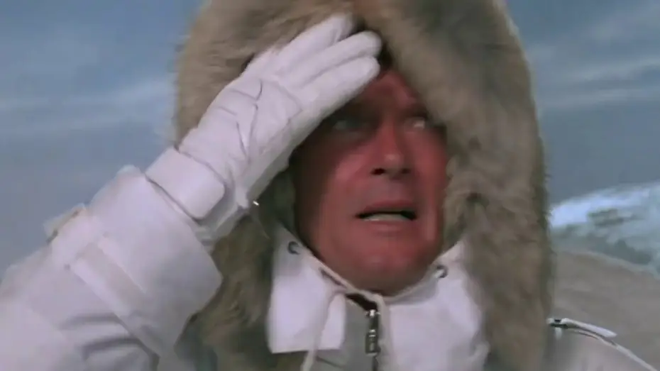 Видео к фильму 007: Вид на убийство | Bond is chased down the slopes