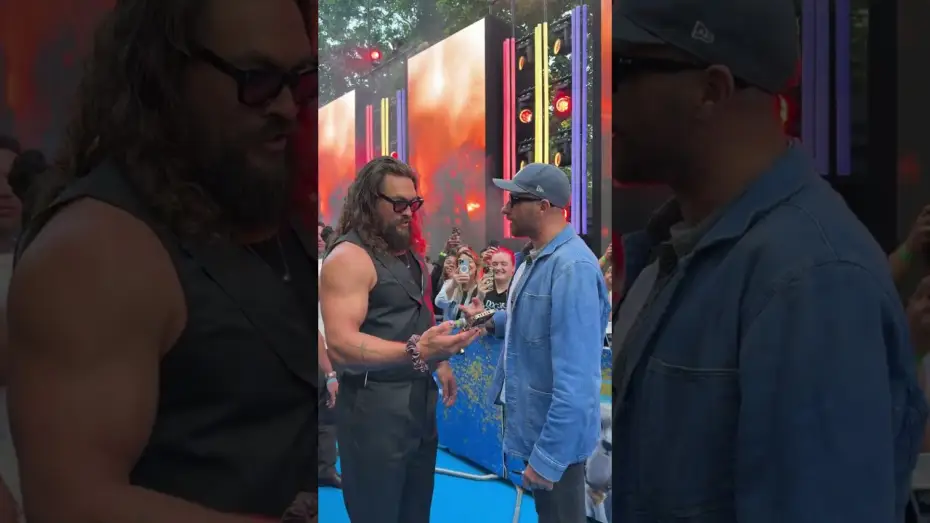 Видео к фильму Супергёрл — A red carpet bromance 🙌 Jason Momoa and Matthias Schoenaerts in London for SUPERGIRL.