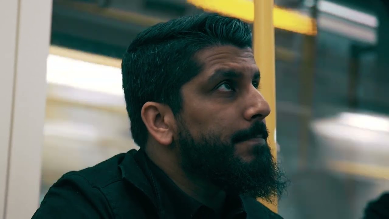 Видео к фильму Phantom Parrot | Official Trailer