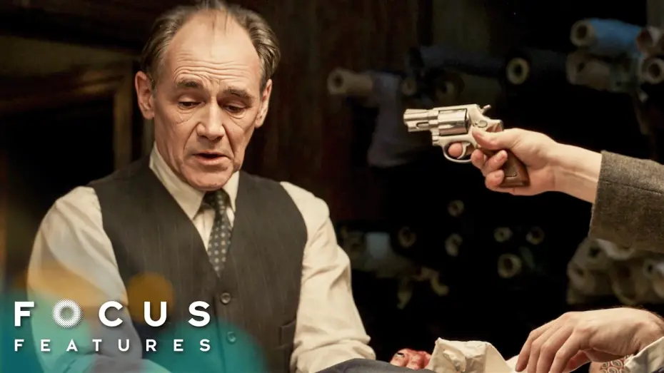 Видео к фильму Костюм | The Moment a Tailor Stitches Up a Gangster