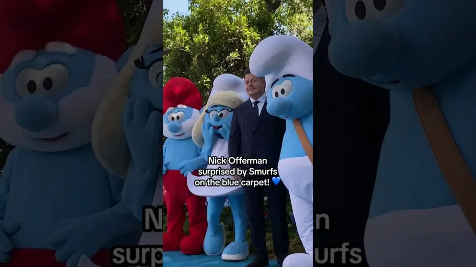 Видео к фильму Smurfs | POV: When the Smurfs photobomb you.