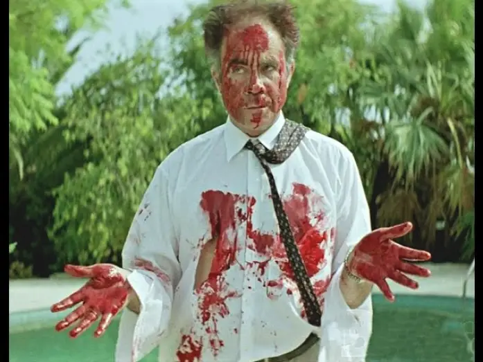 Видео к фильму Клык | Dogtooth - Trailer german [deutsche Synchro] 1080p Full HD