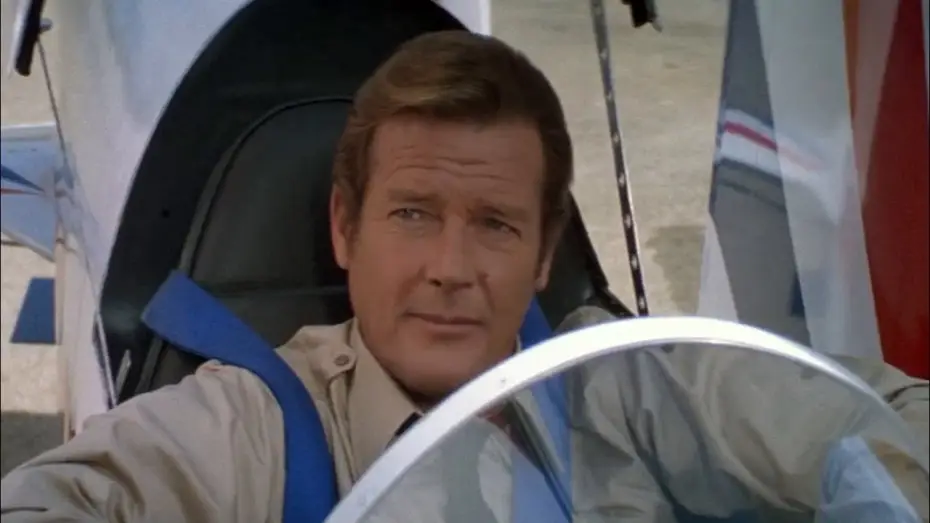 Видео к фильму 007: Осьминожка | Bond's Escape In The AcroStar