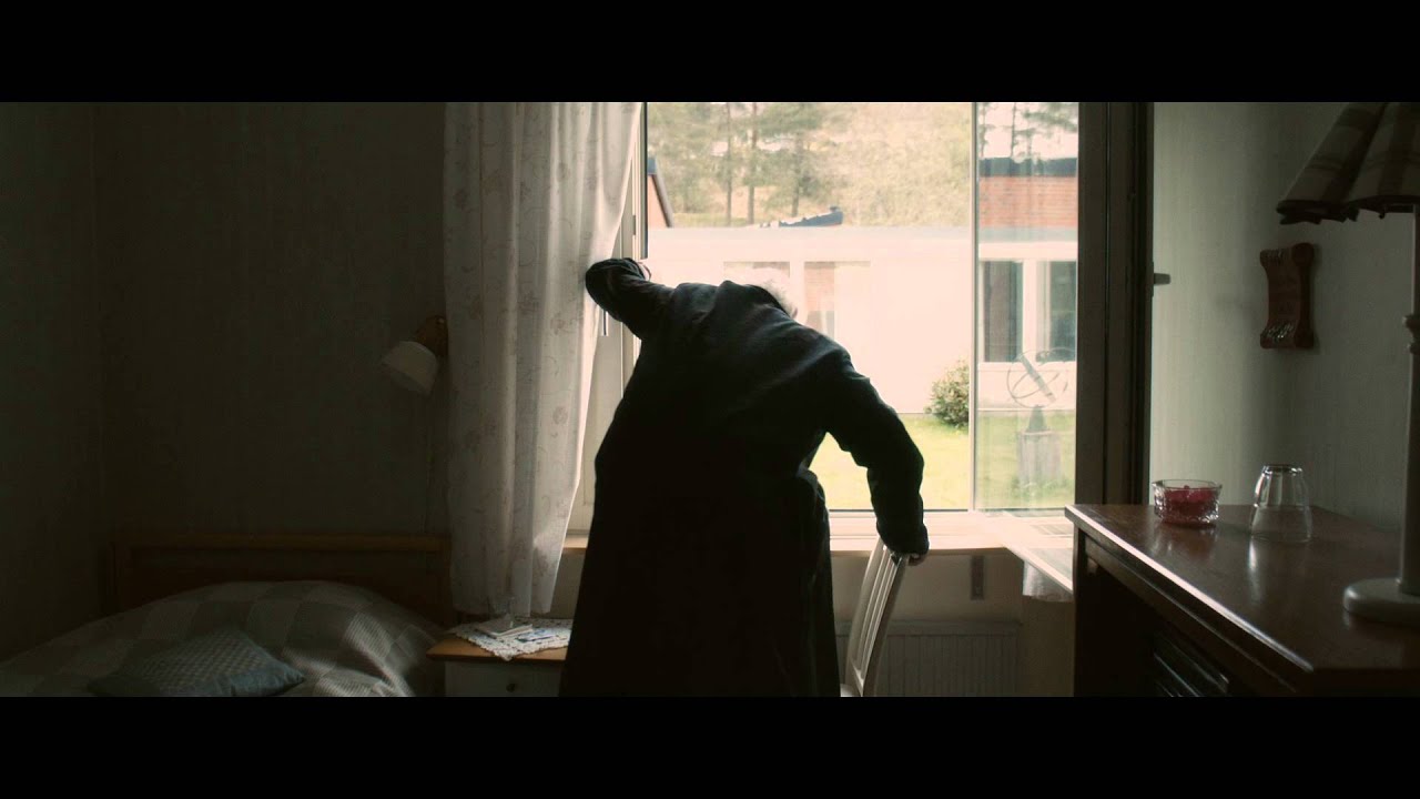 Видео к фильму Столетний старик, который вылез в окно и исчез | Столетний старик, который вылез в окно и исчез - Trailer