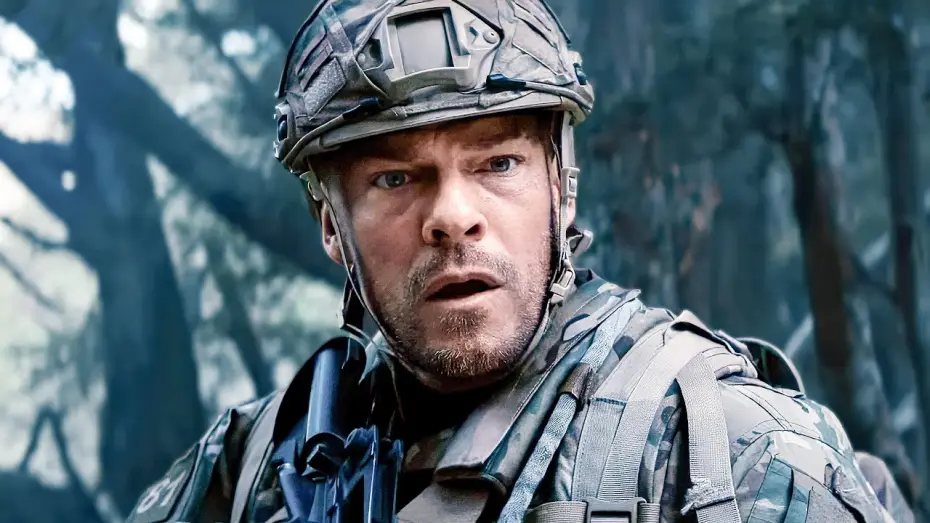 Видео к фильму Военная машина | Alan Ritchson's Military Squad Awakens A Mech - War Machine Clip (2026)