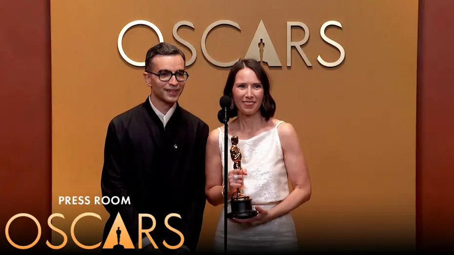 Видео к фильму Два человека обмениваются слюной | Two People Exchanging Saliva Best Live Action Short Film Press Room Speech | 98th Oscars (2026)