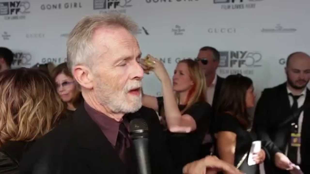 Видео к фильму Исчезнувшая | NYFF52 "Gone Girl" Red Carpet | David Clennon