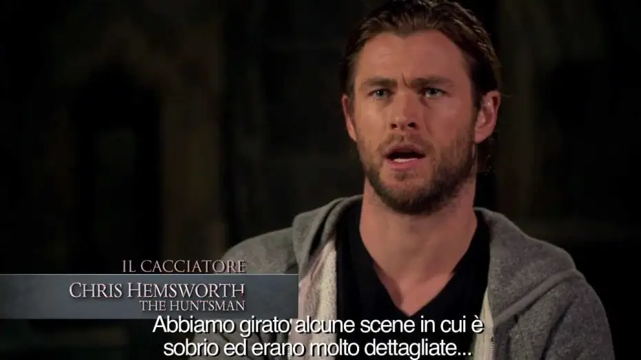 Видео к фильму Белоснежка и охотник | Sul set di Biancaneve e il Cacciatore - "Il cacciatore ubriaco" (sottotitoli in italiano)