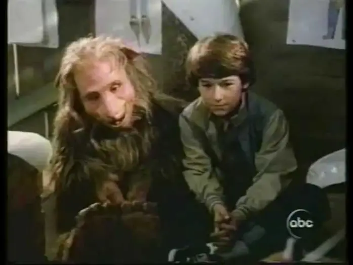 Видео к фильму Fuzzbucket | Fuzzbucket clip (Unsold TV Pilot)