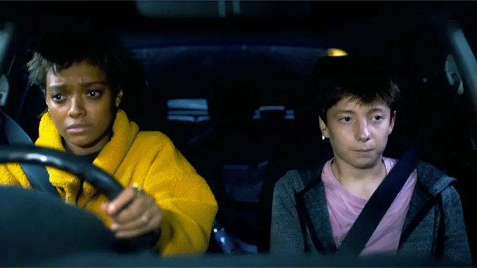 Видео к фильму Два, три, демон, приди! | Mia & Riley kangaroo scene