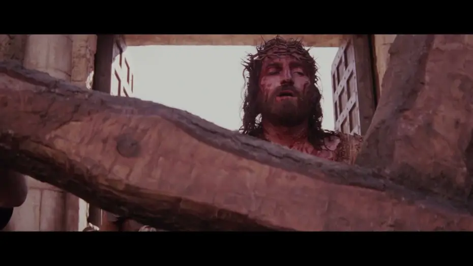 Видео к фильму Страсти Христовы | La Passion du Christ - extrait J&eacute;sus embrasse la croix - Disponible en DVD et VOD chez SAJE