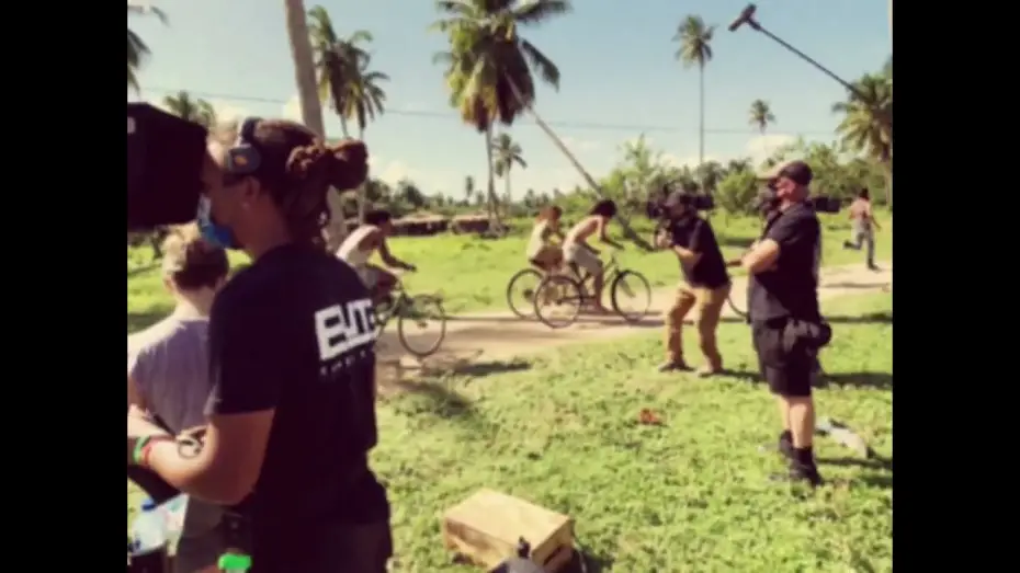 Видео к фильму Los Frikis | LOS FRIKIS has over 97%!