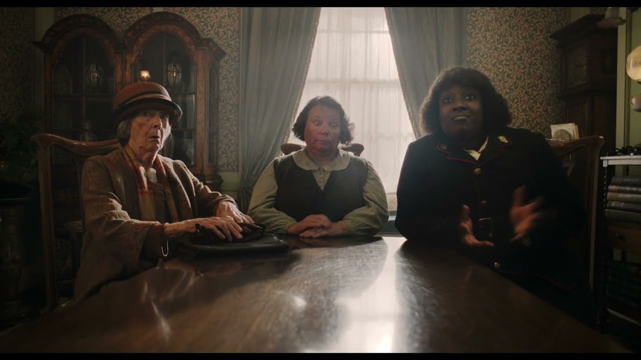 Видео к фильму Wicked Little Letters | Hatching a Plan