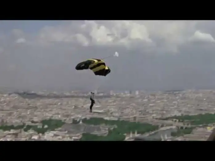 Видео к фильму 007: Вид на убийство | Eiffel Tower Jump