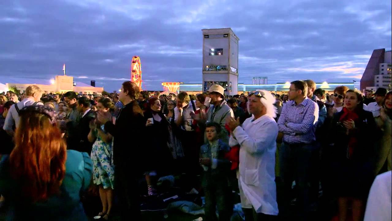 Видео к фильму Назад во времени | Назад у минуле (2015) / Back In Time (трейлер)